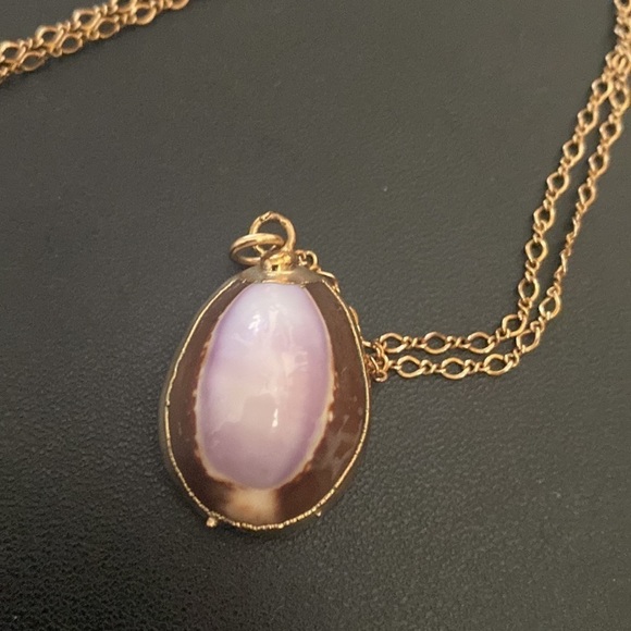 Cowrie shell pendant necklace - Picture 4 of 6